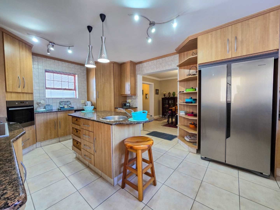 4 Bedroom Property for Sale in Stilbaai Wes Western Cape